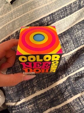 Color Hee Doo Color Change - Bright Retro Design